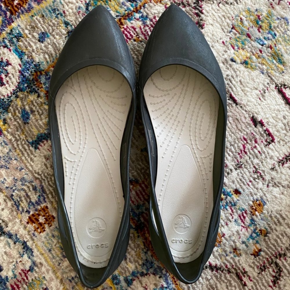 Crocs Rio Flat size 7 in black